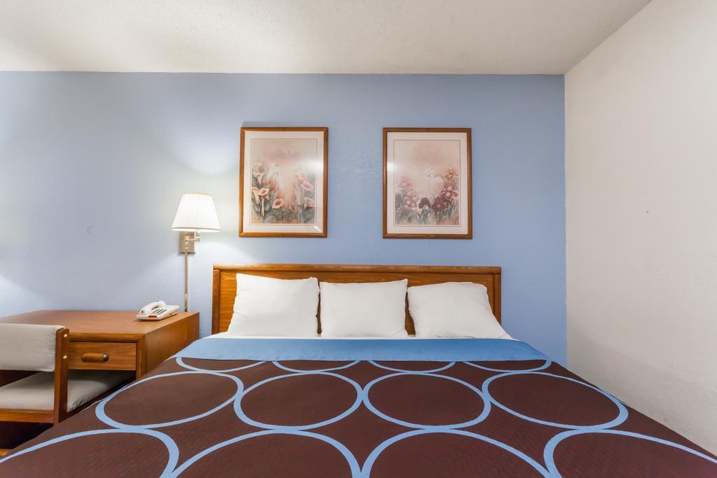 Hotel Super 8 by Wyndham Norwich Exterior foto